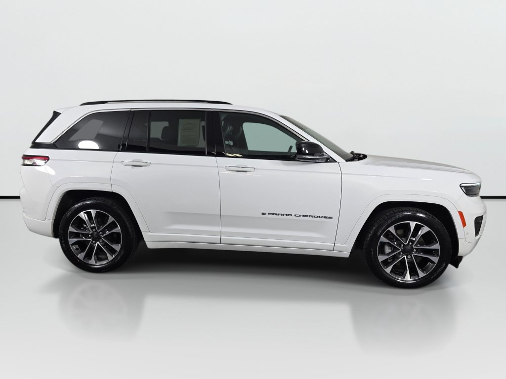 Used 2022 Jeep Grand Cherokee Overland w/ Luxury Tech Group IV AWD/4WD image 7