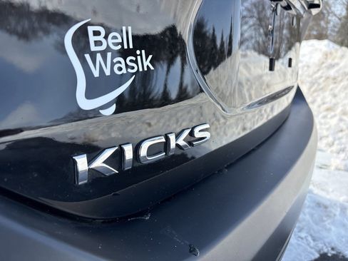 Used 2019 Nissan Kicks SV image 7
