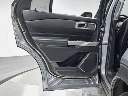 Used 2020 Ford Explorer XLT w/ Equipment Group 202A image 26