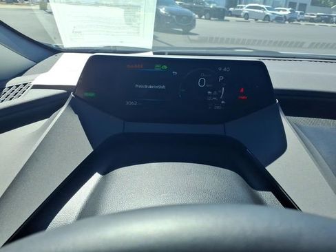 Used 2025 Toyota Prius Plug-In Hybrid FWD image 18