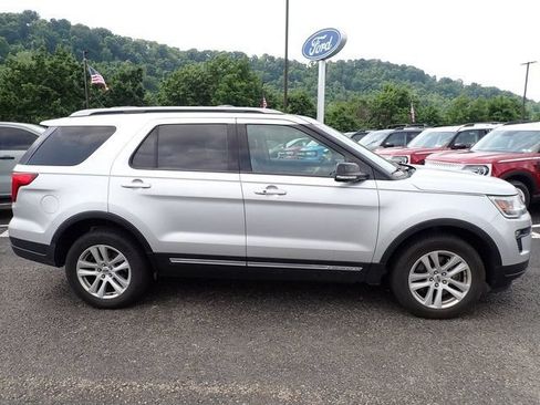 Used 2018 Ford Explorer XLT w/ Equipment Group 202A AWD/4WD image 7