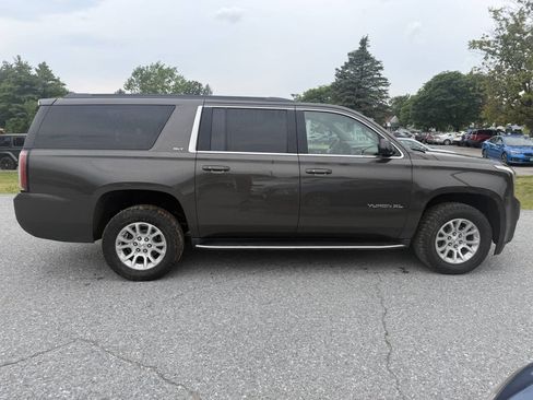 Used 2019 GMC Yukon XL SLT w/ Open Road Package AWD/4WD image 6
