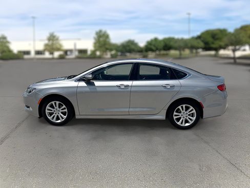 Used 2016 Chrysler 200 Limited w/ Anniversary Edition FWD image 5