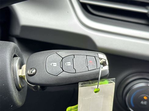 Used 2024 Chevrolet Trax LS image 27