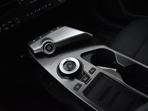 Used 2024 Kia EV6 Wind image 40