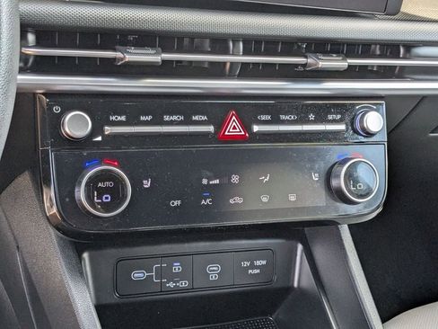 Used 2025 Hyundai Santa Cruz SEL FWD image 23