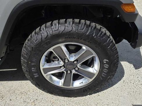 Used 2020 Jeep Wrangler Unlimited Sahara image 12