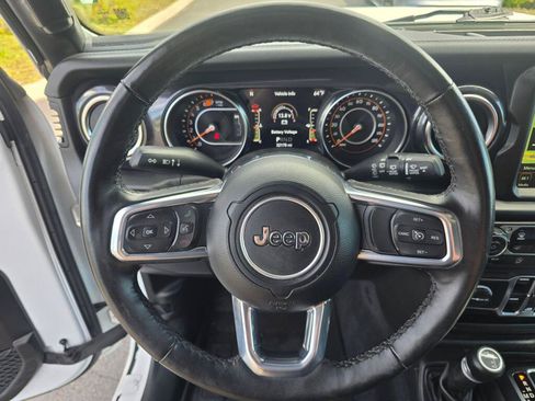 Used 2022 Jeep Wrangler Unlimited Sahara AWD/4WD image 16