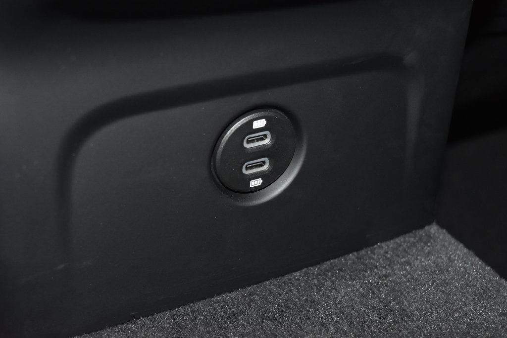 Certified 2026 Porsche Macan AWD/4WD image 22