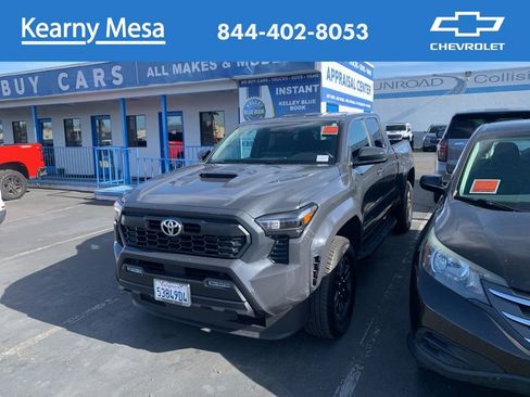 Used 2025 Toyota Tacoma TRD Sport AWD/4WD image 1