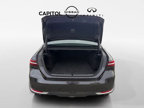 Used 2024 BMW 530i w/ Premium Package image 9