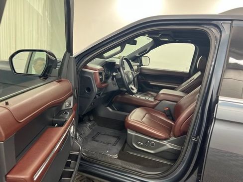 Used 2023 Ford Expedition Limited AWD/4WD image 13