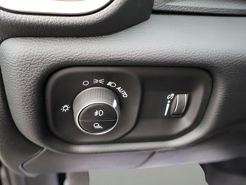 New 2026 RAM 2500 Big Horn AWD/4WD image 18