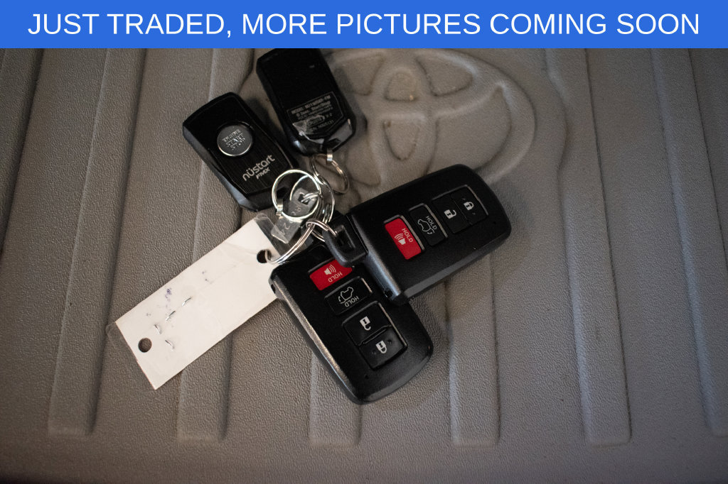 Used 2017 Toyota Highlander XLE AWD/4WD image 25