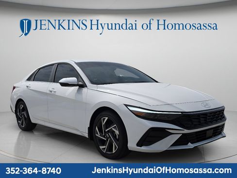 New 2026 Hyundai Elantra Limited FWD image 2