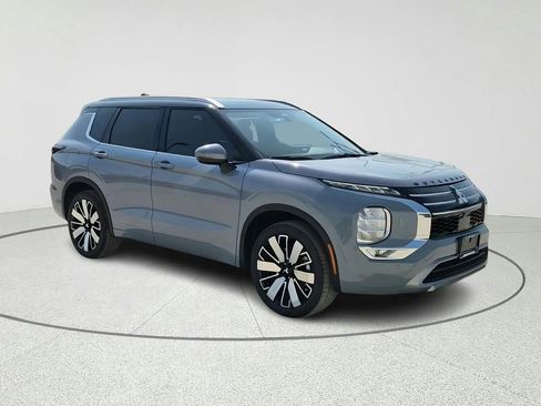New 2025 Mitsubishi Outlander SEL image 3