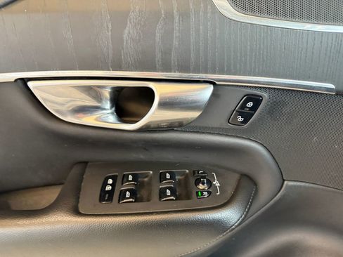 Used 2020 Volvo XC90 T5 Momentum image 25