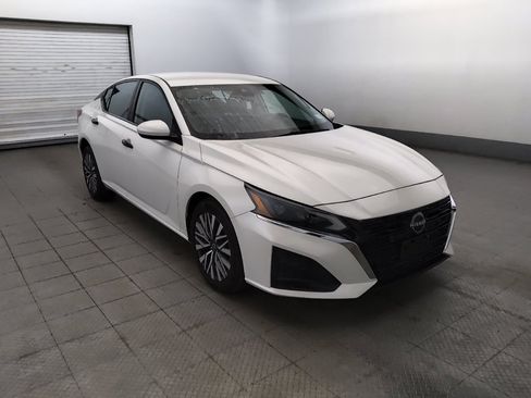 Used 2023 Nissan Altima 2.5 SV AWD/4WD image 13