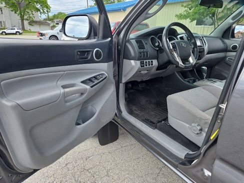 Used 2014 Toyota Tacoma 4x4 Double Cab w/ SR5 Package image 17