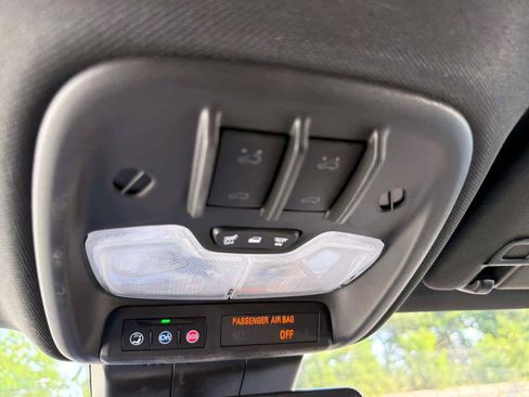 Used 2025 Chevrolet Colorado ZR2 w/ Technology Package AWD/4WD image 26
