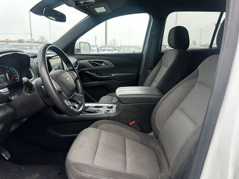 Used 2023 Chevrolet Traverse LT image 5