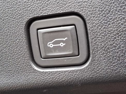 Used 2024 Chevrolet Traverse RS image 29