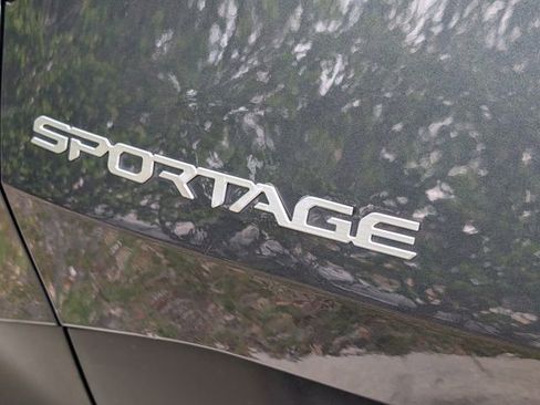 Used 2024 Kia Sportage EX image 19