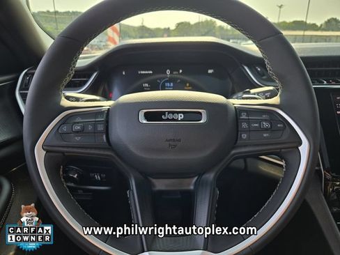 Used 2025 Jeep Grand Cherokee Altitude RWD image 25