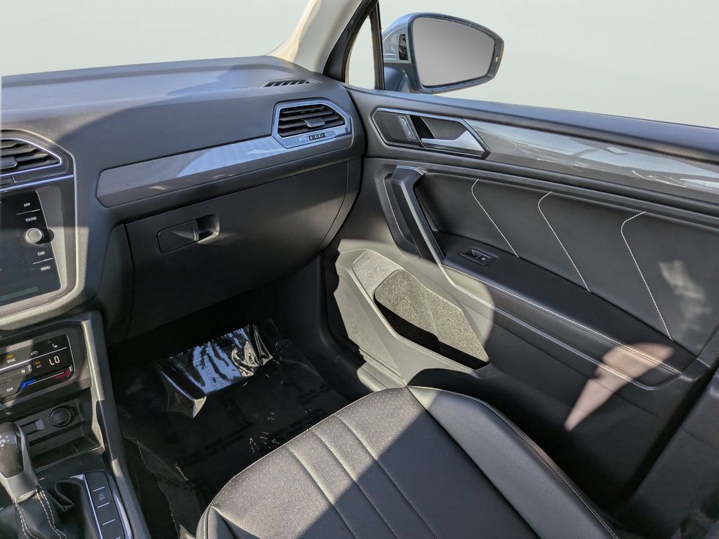 Certified 2023 Volkswagen Tiguan SE FWD image 13