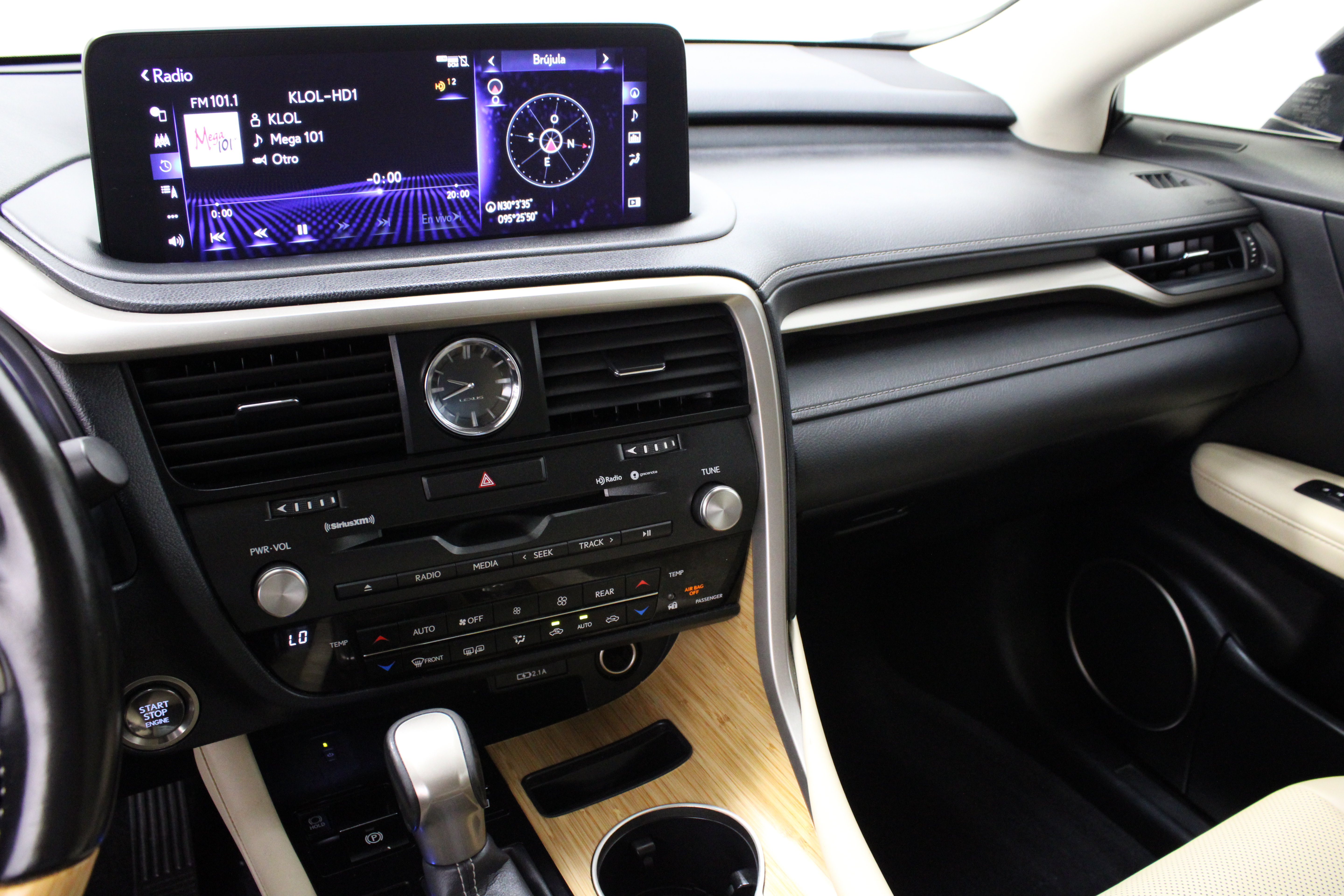Used 2022 Lexus RX 350L FWD w/ Premium Package image 16