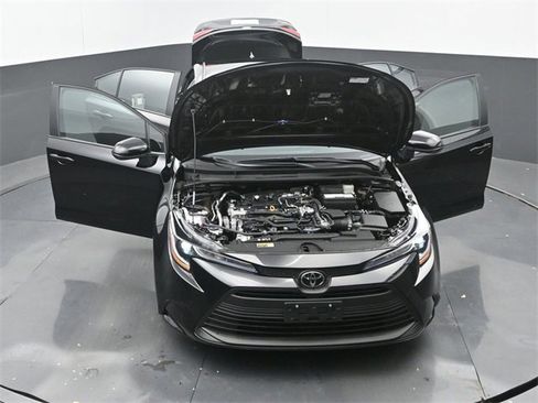 Used 2026 Toyota Corolla LE image 32