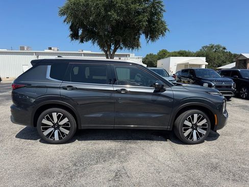 New 2025 Mitsubishi Outlander SEL image 9