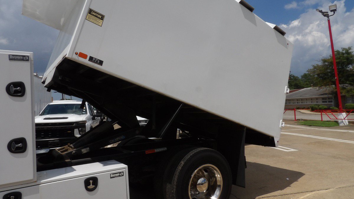 Used 2023 Ford F650 2WD Regular Cab Super Duty image 25