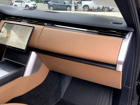 Used 2025 Land Rover Range Rover Long Wheelbase SE image 18