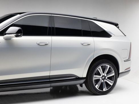 Used 2025 Cadillac Escalade IQ Luxury 2 image 29