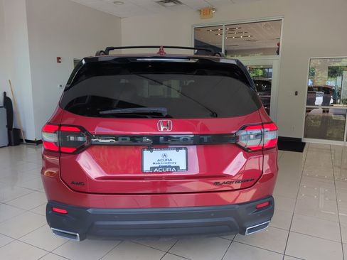 Used 2025 Honda Pilot Black Edition image 4
