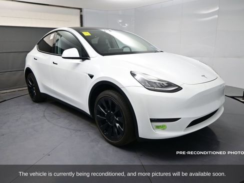 Used 2023 Tesla Model Y Long Range image 3