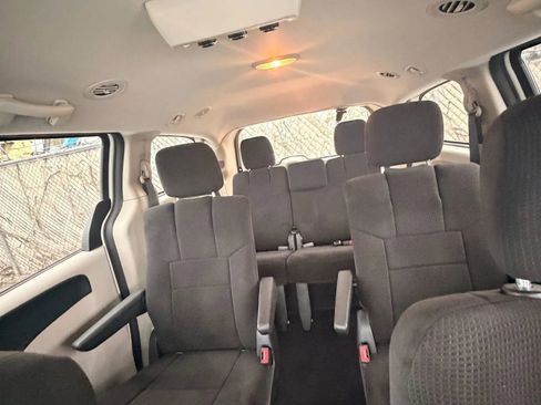 Used 2012 Dodge Grand Caravan SE image 8