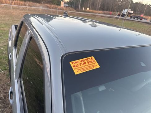 Used 2022 Nissan Frontier PRO-4X image 12