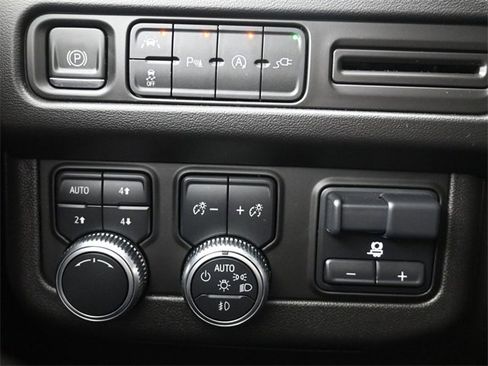 Used 2021 GMC Yukon XL SLT w/ SLT Luxury Plus Package image 28