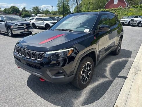 Used 2024 Jeep Compass Trailhawk w/ Trailhawk Elite Group AWD/4WD image 3
