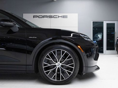 Certified 2026 Porsche Macan 4 Electric AWD/4WD image 11