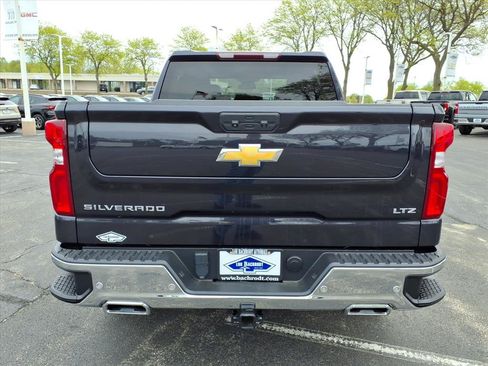 Used 2022 Chevrolet Silverado 1500 LTZ w/ Z71 Off-Road Package AWD/4WD image 6