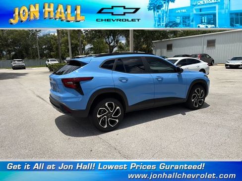 Used 2024 Chevrolet Trax RS w/ Driver Confidence Package FWD image 11