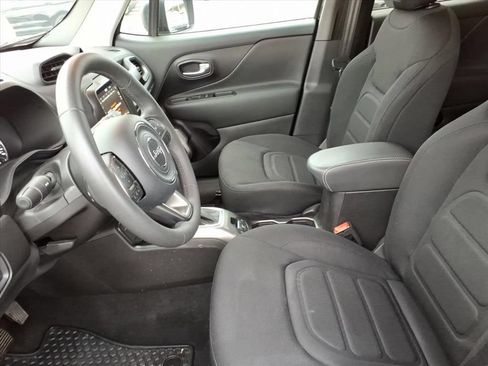 Certified 2022 Jeep Renegade Latitude AWD/4WD image 8