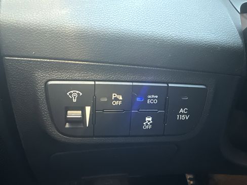 Used 2016 Hyundai Veloster w/ Option Group 02 image 28