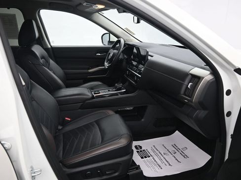 Used 2023 Nissan Pathfinder Platinum w/ Cargo Package AWD/4WD image 12