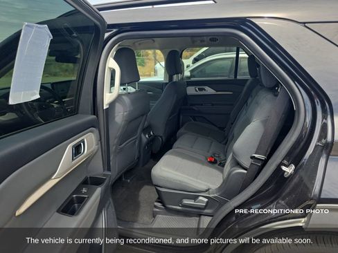 Used 2025 Ford Explorer Active RWD image 9
