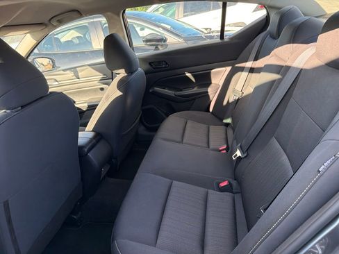 Used 2024 Nissan Altima 2.5 SV FWD image 3