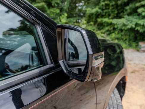 Used 2021 Chevrolet Tahoe RST w/ Luxury Package RWD image 12